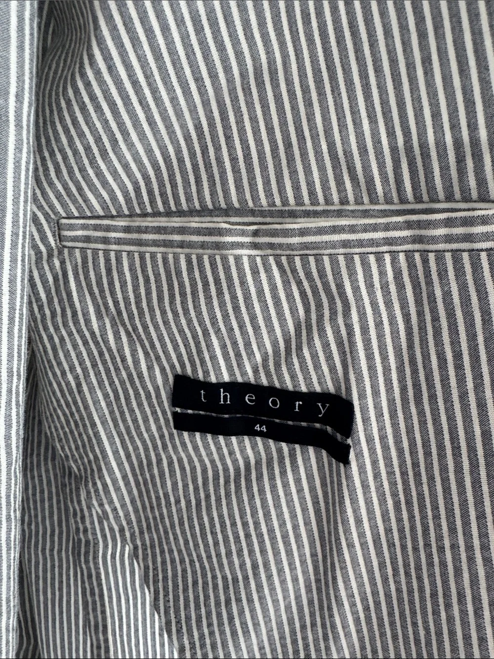 Theory Men's Light Gray Seersucker Blazer - Classic Tailored Jacket